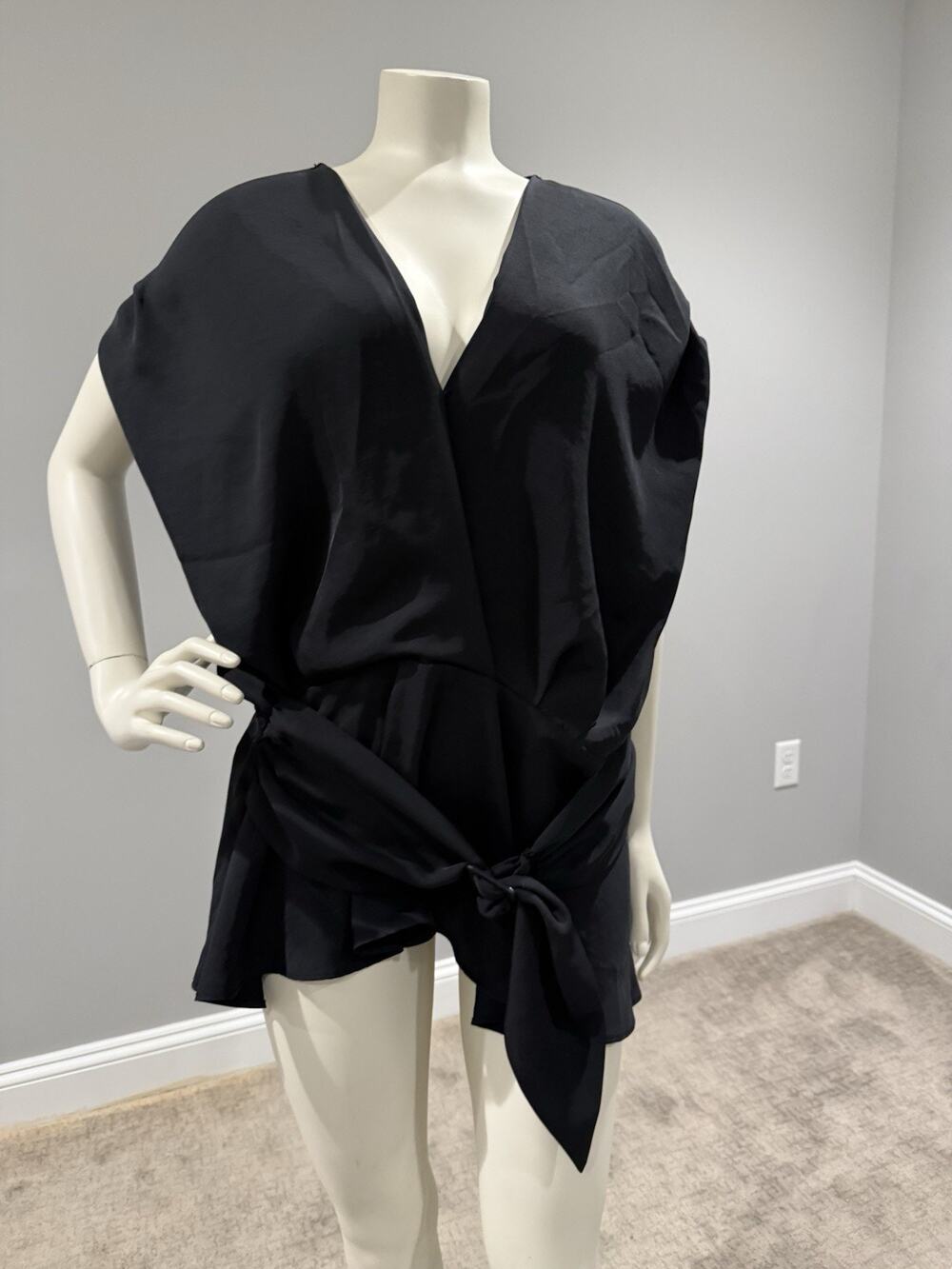 Express Black Chic Professional Belted V Neck Cap Sleeve Top Women's SZ XL